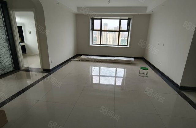 市中心公园门口 东边户 精装未住 四室两卫两卫 免大税