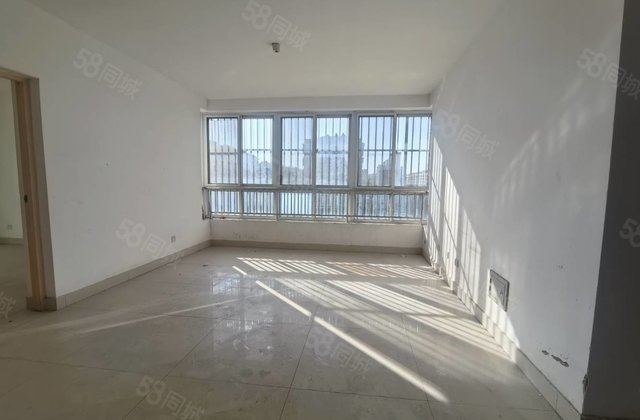 急售九中双语，水岸新城边户客厅带飘窗，有钥匙随时看房