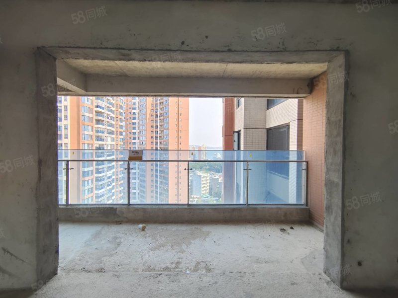 业主诚意亏本出售带车位汕尾熙龙湾市中心位置4房