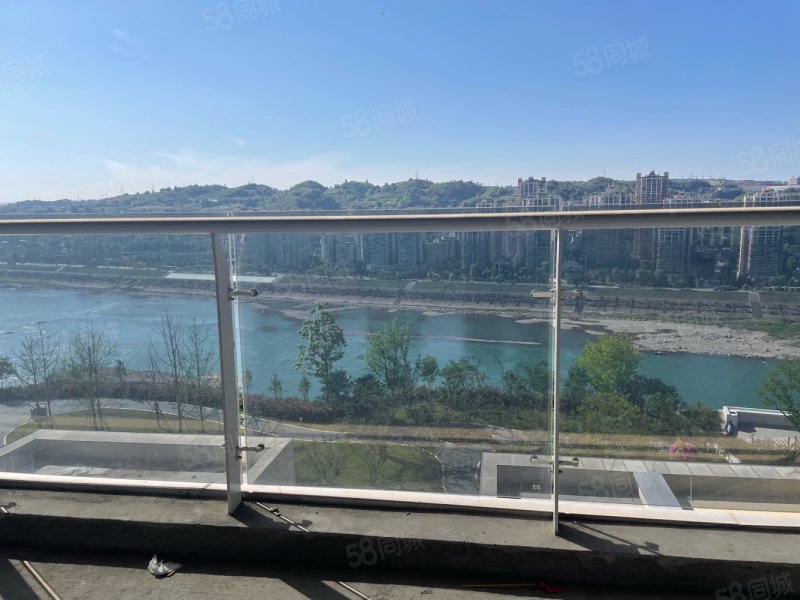 丽雅龙汐台4室2厅3卫187㎡南北345万