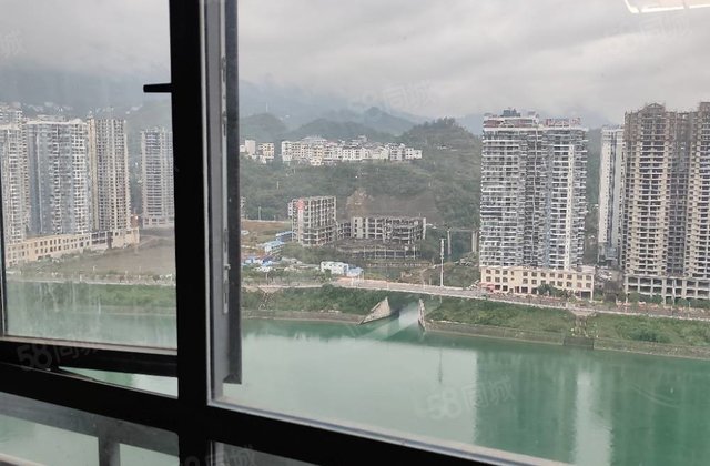 江岸名都3室2厅138㎡66.8万二手房图片