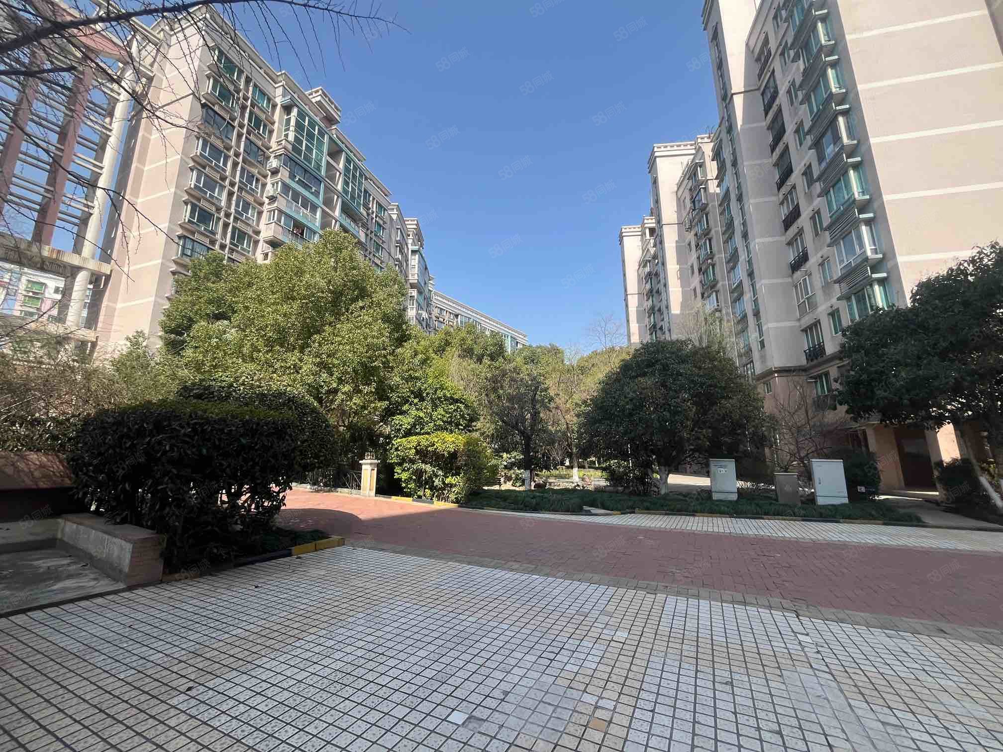 【10图】近期必卖,万邦都市花园,送50万精装,二期中间位置,南北通!