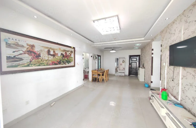 南北通透板楼 小三居 双卫 购物方便 近医院 欢迎来看房！