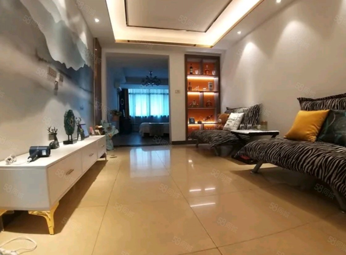 万达广场1室1厅1卫60㎡北50万