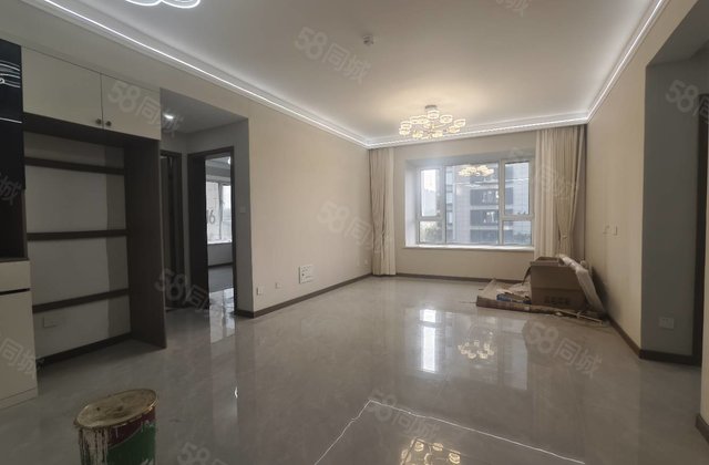 房东急售 西边户 精装修 送车位 储藏室 诚心出的 保证真实