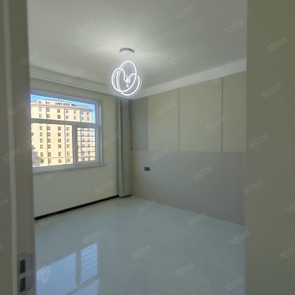 万泰城上城3室2厅1卫110㎡南北75.8万