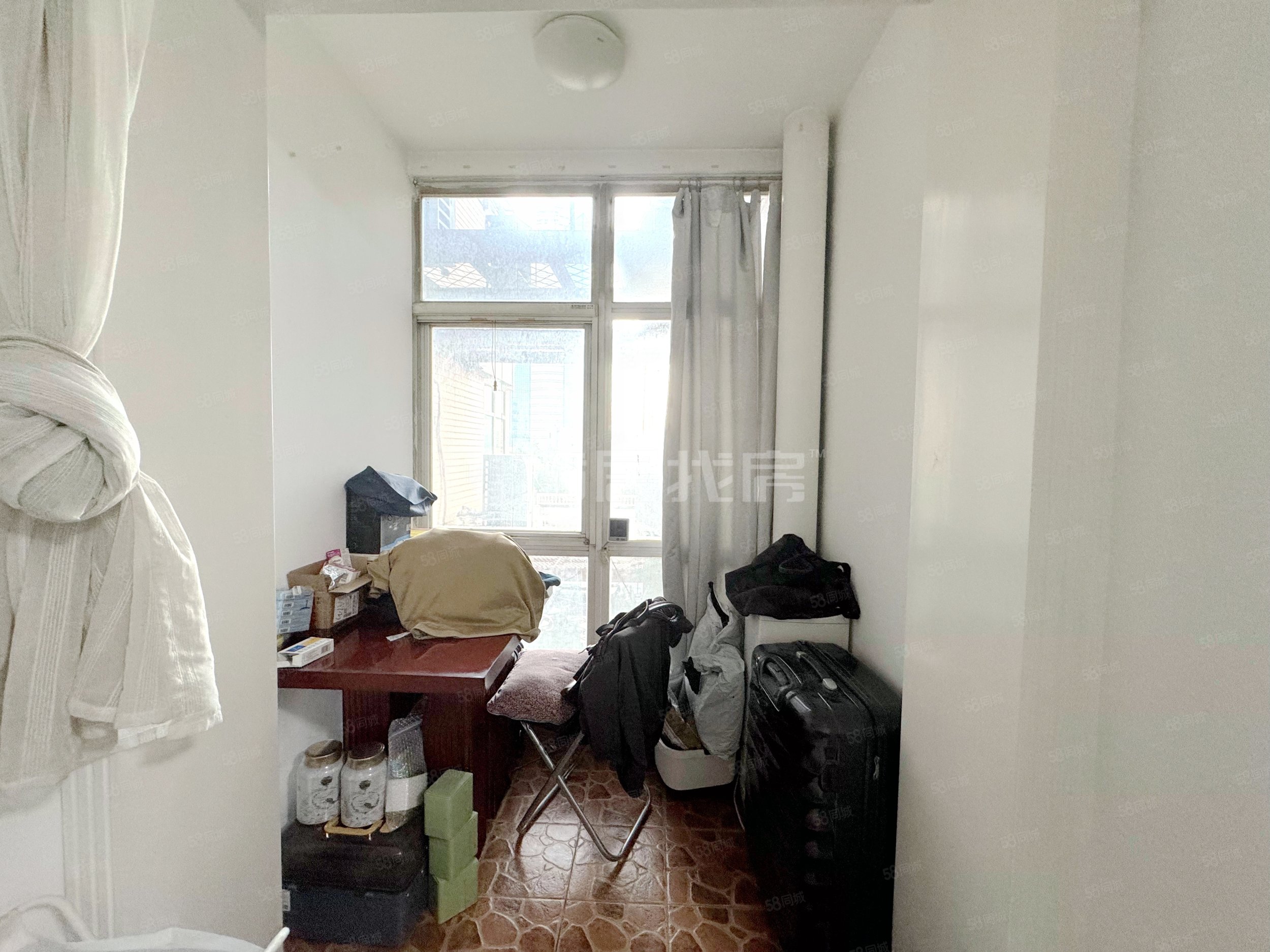 萬(wàn)豪國(guó)際公寓1室1廳1衛(wèi)67.69㎡北410萬(wàn)