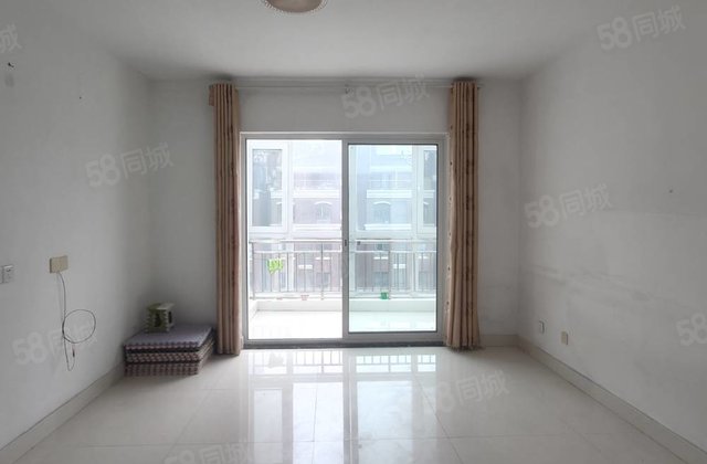 电梯洋房67，140平使用面积，带露台4室2厅2卫送储，