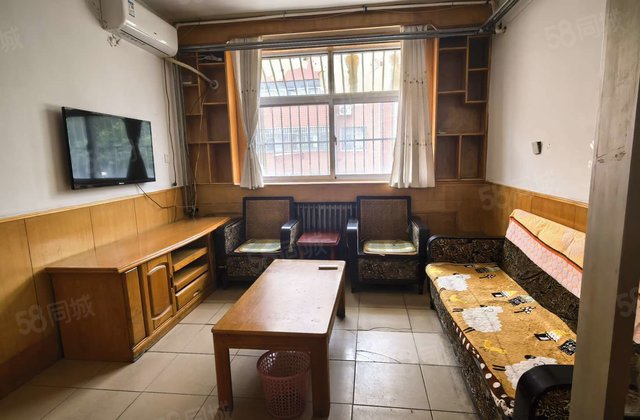 文轩本部  八中  二楼  柳园办事处家属院  三室停车方便