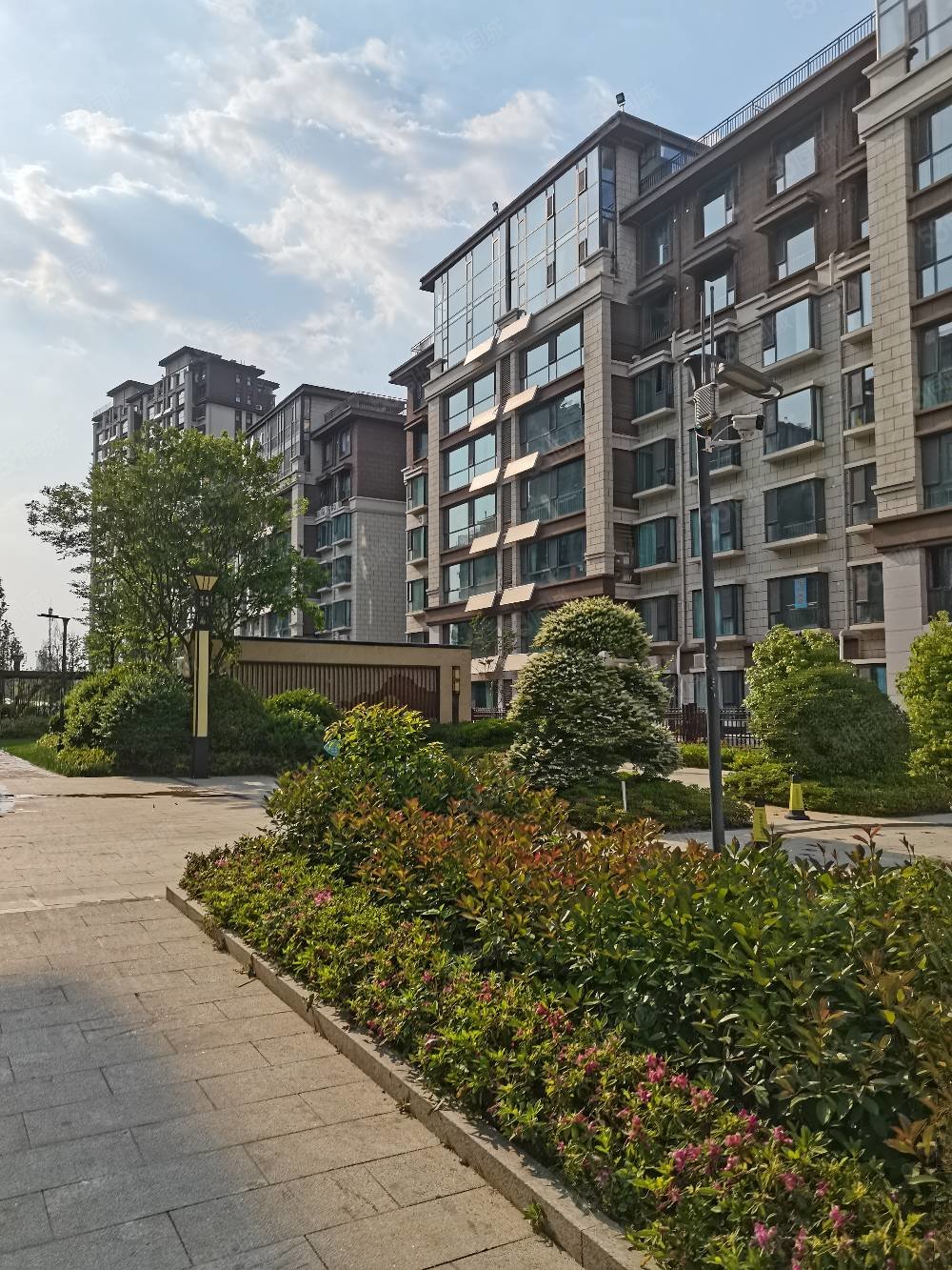 宝信龙港3室2厅2卫147㎡南北185万