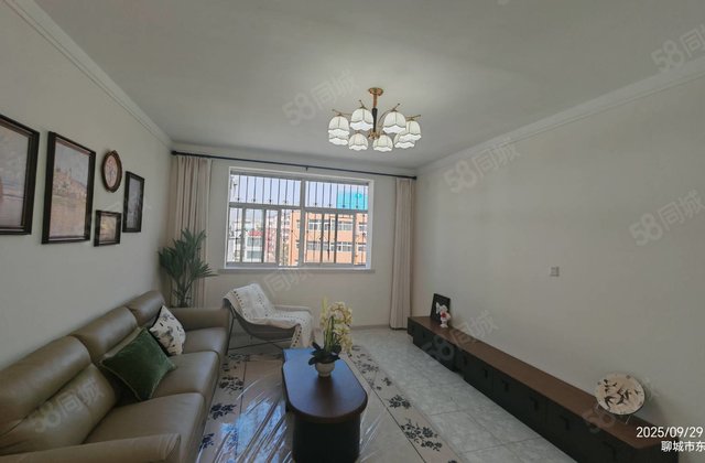 单价5700 铁塔 三中市场附近 精装大三室 有钥匙