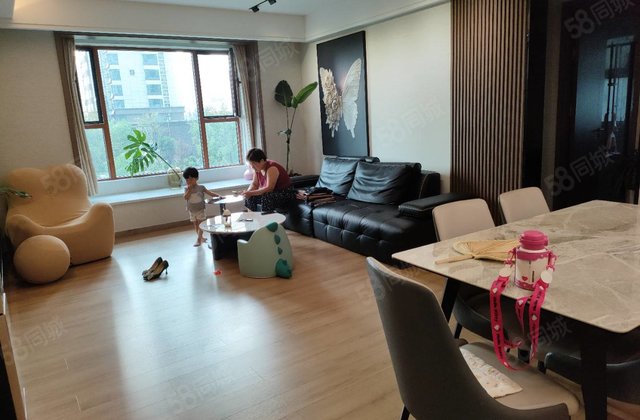 东关国际  四室双卫生间  高档装修 上文轩