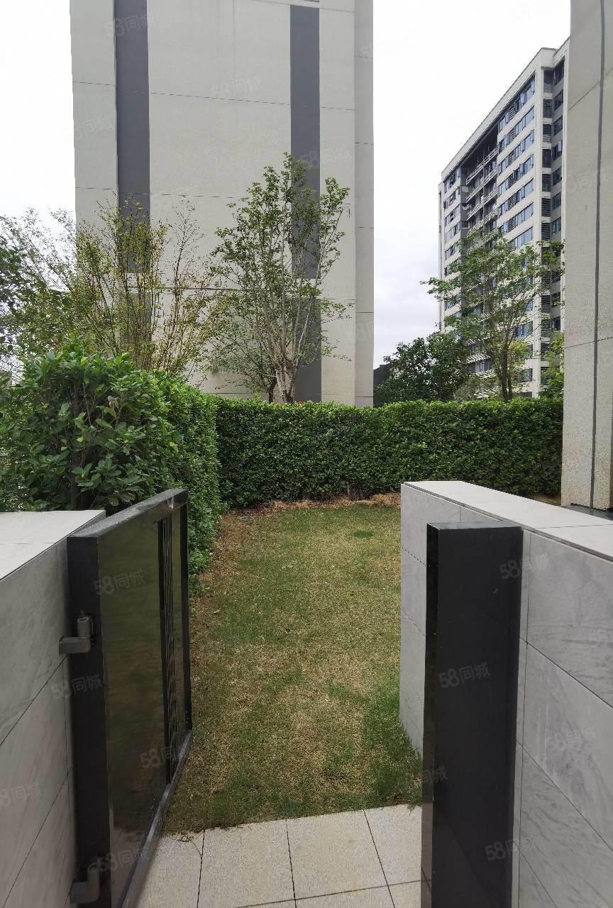 国贸凤凰原4室2厅3卫126.87㎡南350万