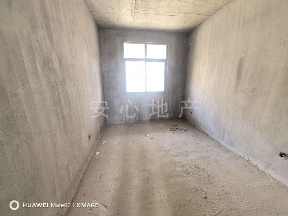 东湖花苑3室2厅1卫120㎡南北96万