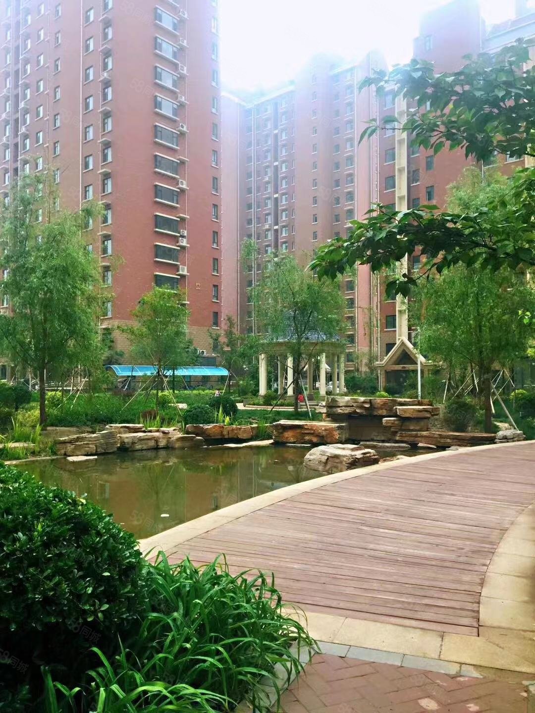 海德公馆 南北通透 精装修三室 赠送车位储藏室 看房方便!