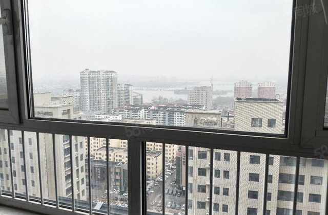 22年新房未住 湖景房  三室双卫  带储藏室 金柱绿城