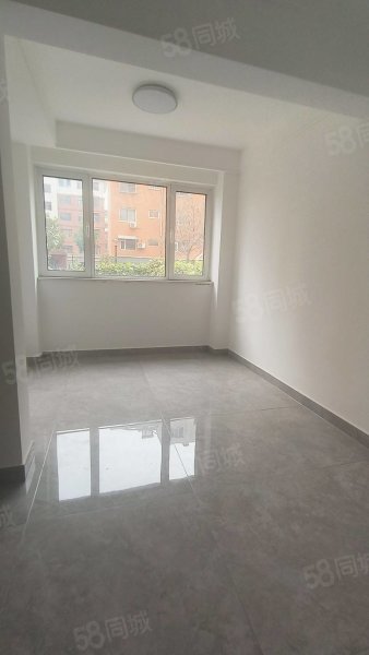 滨海嘉园4室2厅2卫184㎡南北147万
