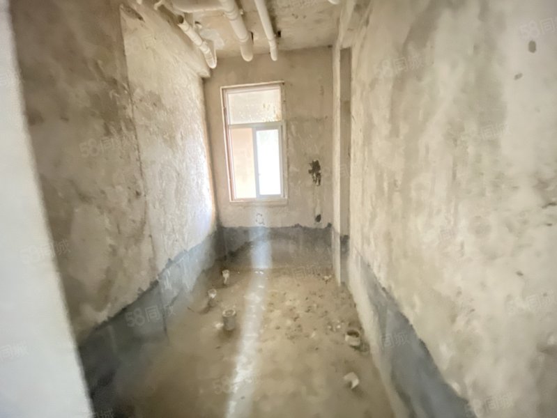 俊逸江山4室2厅2卫153㎡东西71.8万