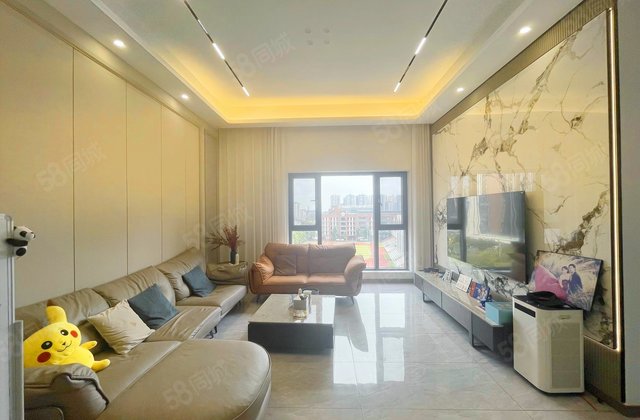 8号公馆5室2厅199.23㎡338万二手房图片