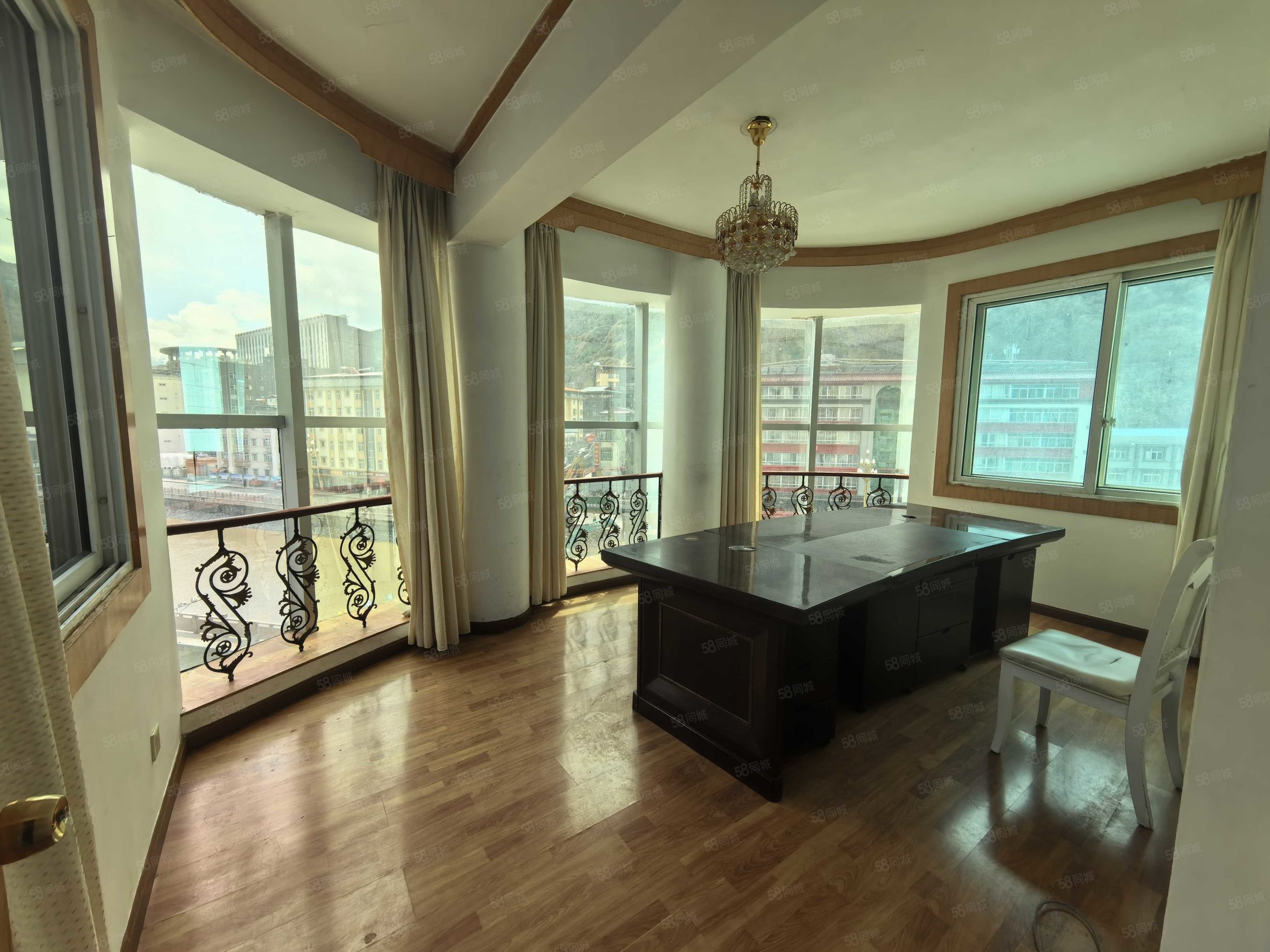 马尔康市税务局家属院3室2厅1卫129.76㎡南87万