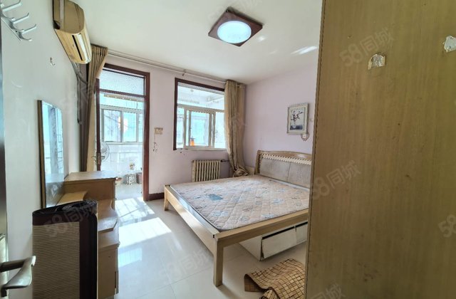 文轩总校 步梯中间楼层 离  近送储藏室 固定车位