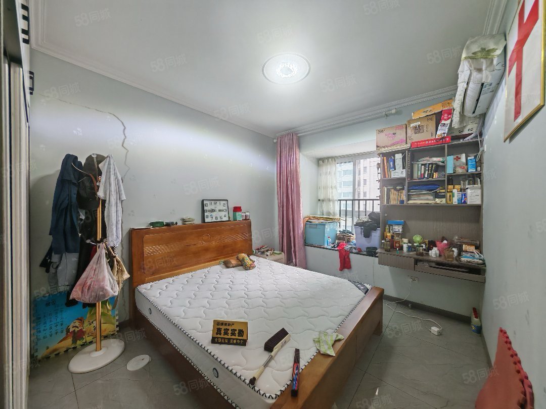 常隆花园3室2厅2卫121.7㎡南70万