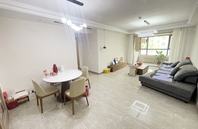 莲湖新城，免大税带车位，房子基本未住精装三室，看房方便