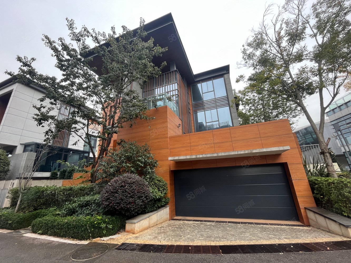 【10图】滇池边山海荟独栋别墅房东亏300万急售,山海荟-昆明58同城