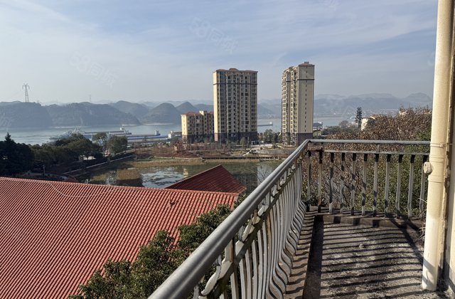 中铁龙盘湖世纪山水(公寓住宅)3室2厅125㎡57.5万二手房图片