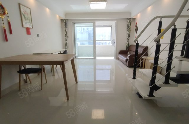 新出复式.民水民电.双气齐全.当代商务区.两室两卫.带个车位