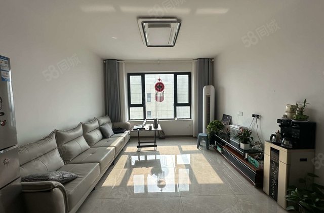 急售新一中附近，精装修电梯三室112平，带车位，74.8万