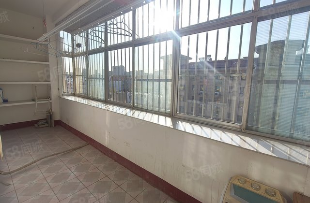 市中出门 东昌中学老校 37.8万3室 家属院   用免大税