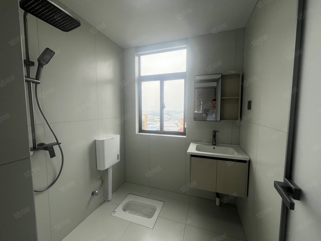 香槟国际5室2厅2卫123㎡南北72万