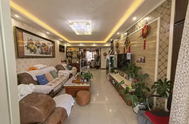 前排三叶草户型月亮湾C区南北通透带储藏室城市之尊颐馨园附近