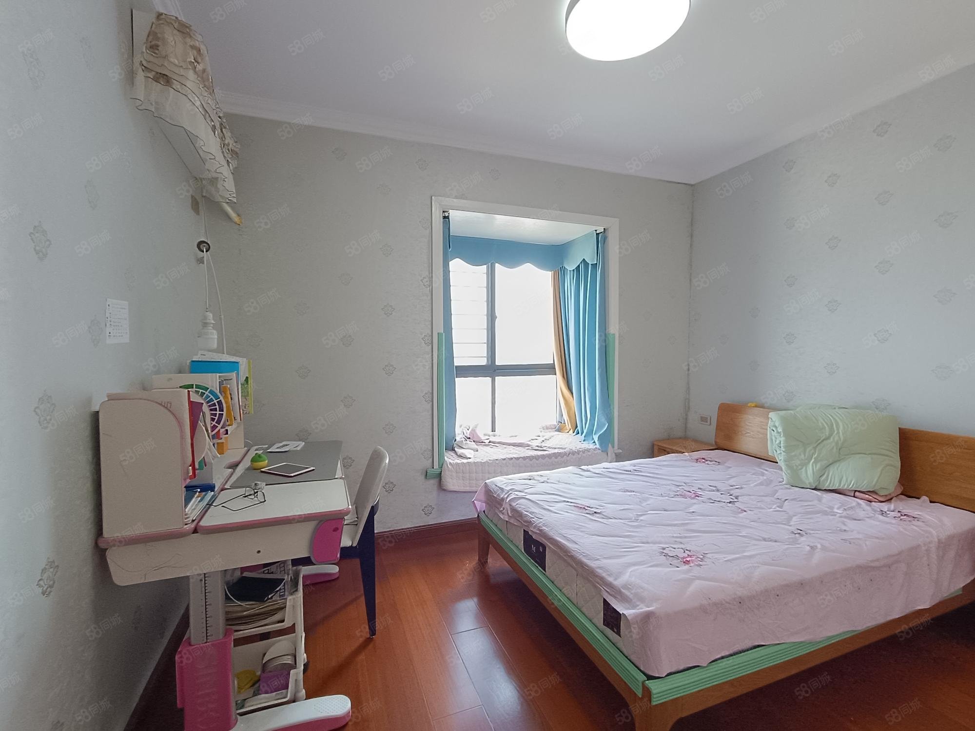 腾龙国际3室2厅2卫127.73㎡南66.8万