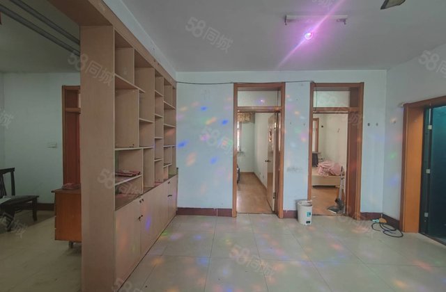 湖边 电厂乐园 三楼 三室一字朝阳南向双阳台 有钥匙