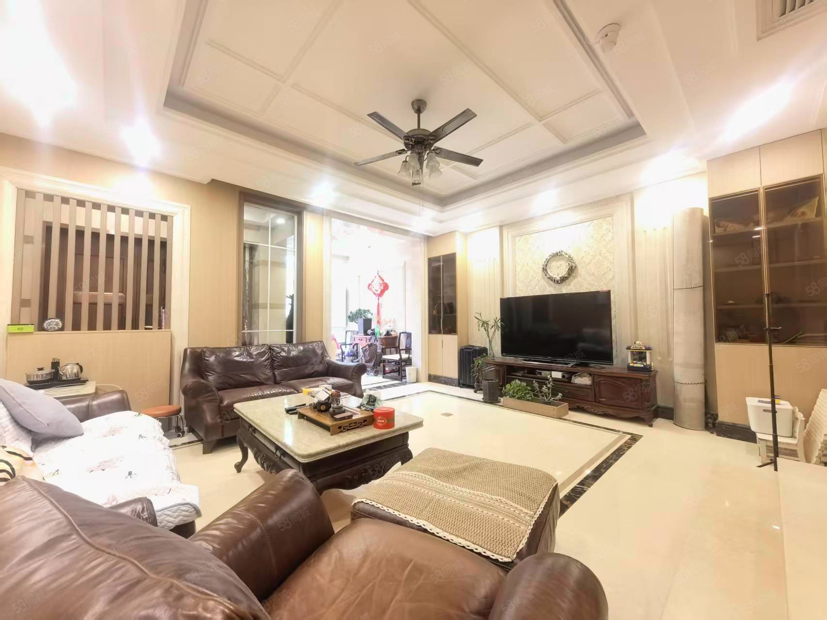 天鵝堡4室3廳4衛(wèi)247.03㎡南北830萬