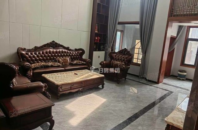 湖边100 别墅!紧靠摩天轮!挑高客厅!身份与地位的象征!