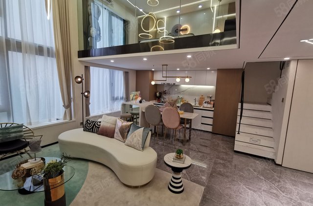 汉口城市广场 小面积loft 下楼就是家乐福 地铁80米