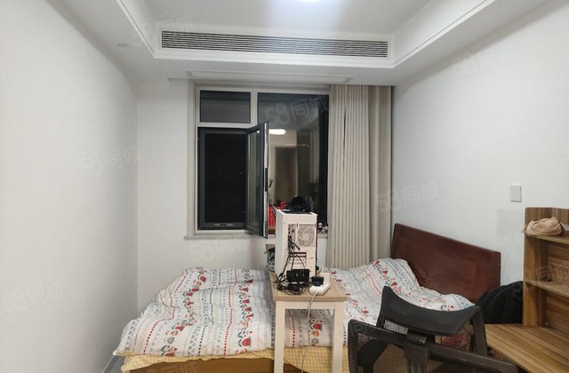 光明   精装三室 地暖房 步梯好楼层 免大税送储藏室