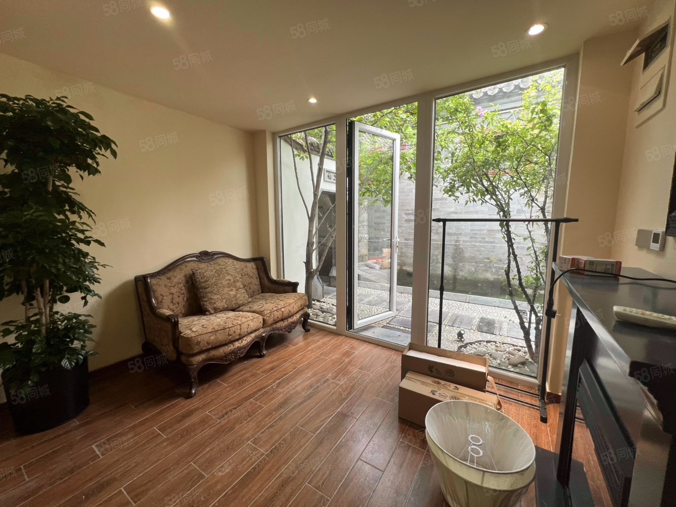 北下洼子胡同小區(qū)5室5廳3衛(wèi)600㎡南北9000萬(wàn)