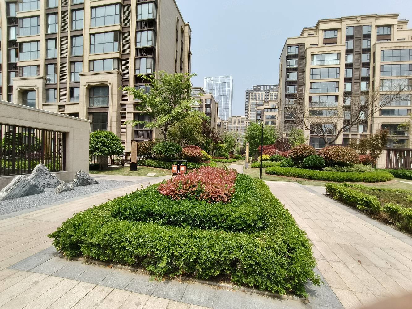 汀香郡灏园小高3室落地大阳台证过2中层采光好