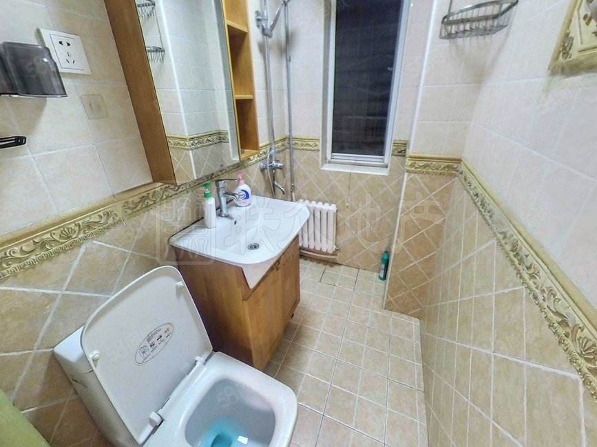 嘉園一里(南區(qū))1室1廳1衛(wèi)51.04㎡東南215萬