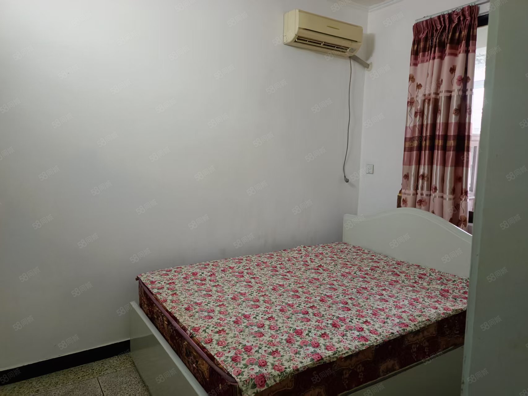 西荣路小区3室2厅1卫100㎡东南32万