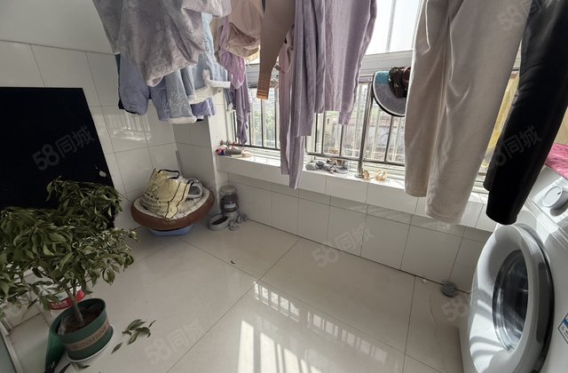 九中 东方双语 香格里小镇 水岸新城 三楼 三室两厅 97平