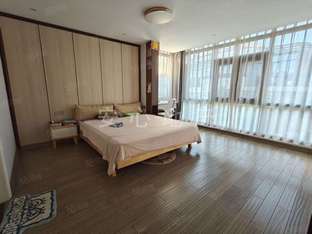 德和沁园(别墅)5室3厅4卫216㎡南北550万