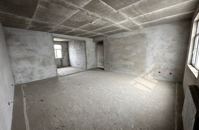 蓝天金地4室2厅171㎡130万二手房图片