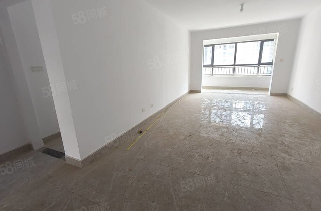 莲湖新城电梯洋房，三室，6层12户带车位储藏室。免大税小洋房