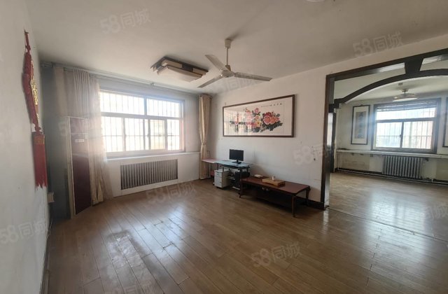 阳光        三里铺 单价6000多 边户 客厅有窗户