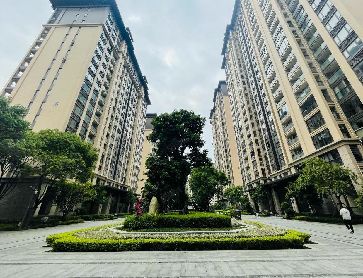 御海天禧楼下即是金湾万象汇中间楼层4房实用高随时看房